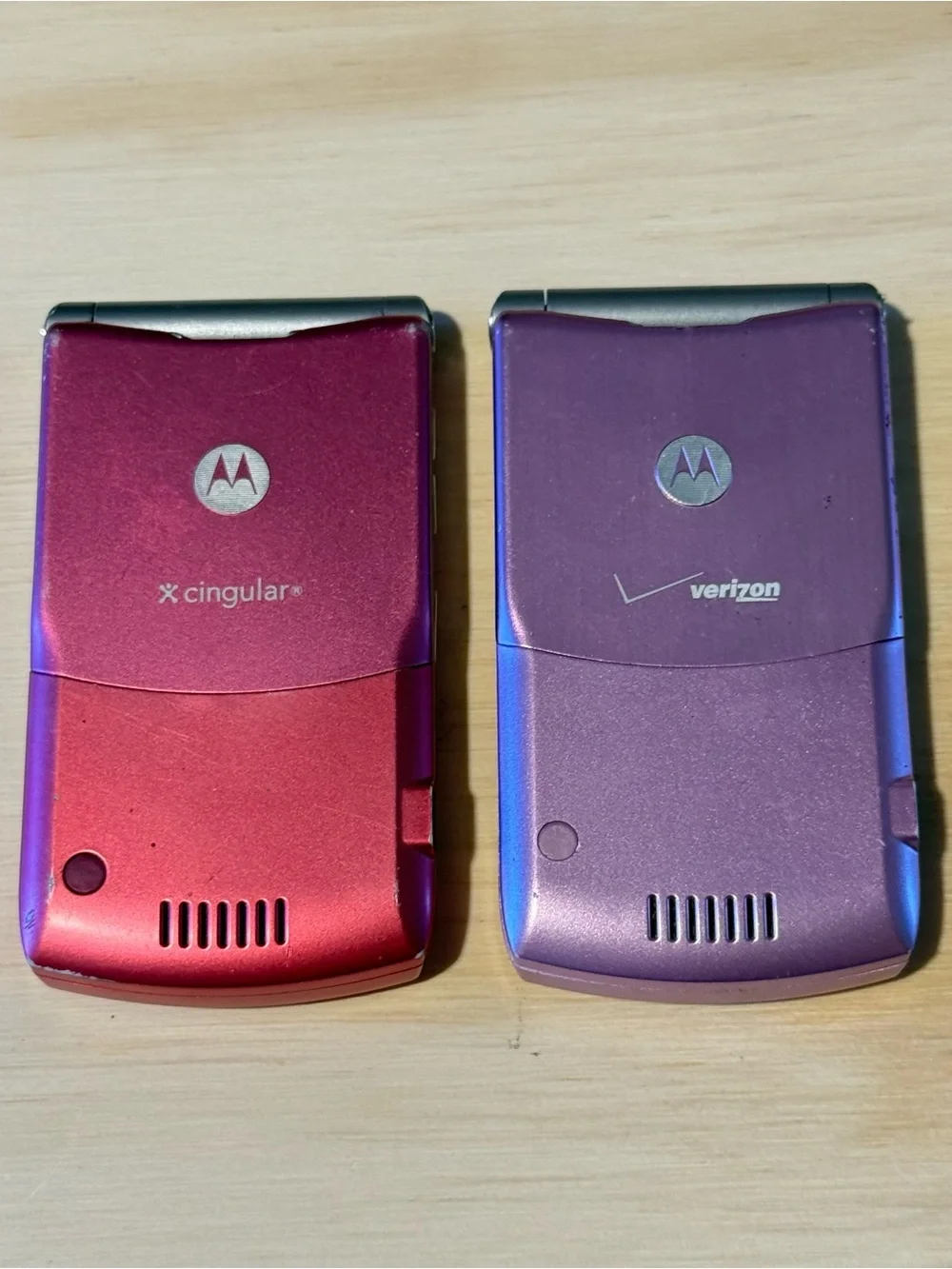 2-Motorola RAZR V3/M Pink/Hot-Pink Flip Cell Phones Turns On UNTESTED-No Charg!